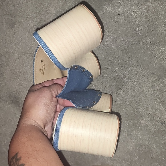 3 Pairs of Clogs - Picture 9 of 11